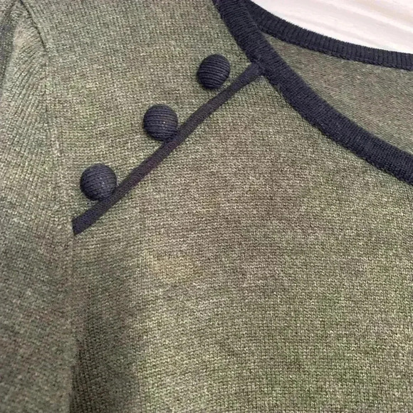 🔥2/30$🔥Beautiful army green top with  button details - Picture 3 of 3